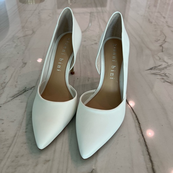 Gianni Bini Shoes - Gianni Bini white heels
